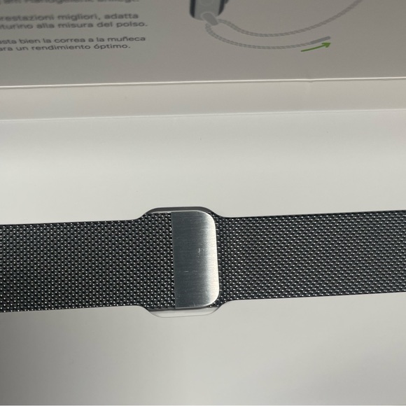 **SOLD** Apple | Watch Strap 44mm S/S Milanese - Picture 4 of 7
